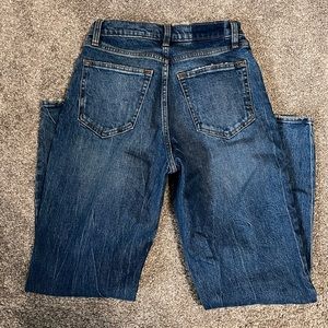 Abercrombie Curve Love 90s Straight Ultra High Rise: 27 Short